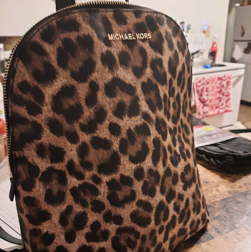 🚨 Michael Kors Backpack 😍